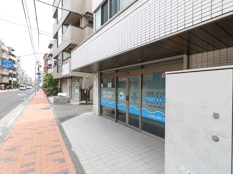 右手に当院がございます。